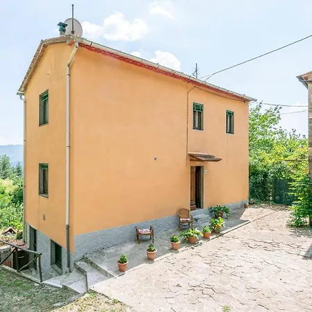 Stunning In Longoio With Kitchen Vakantiehuis *