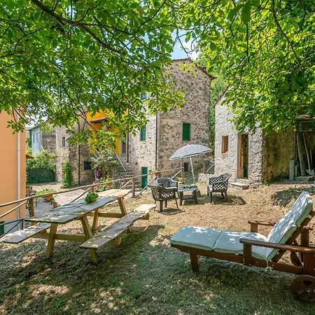 Stunning In Longoio With Kitchen Vakantiehuis