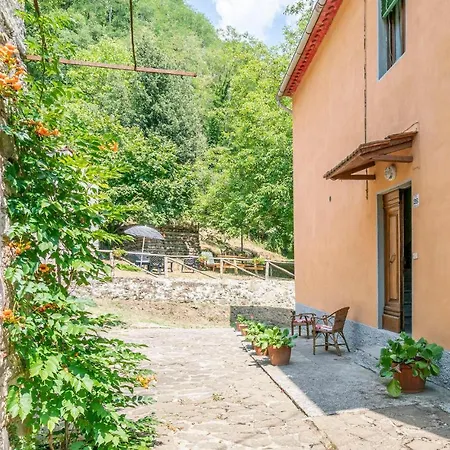 Stunning In Longoio With Kitchen Vakantiehuis