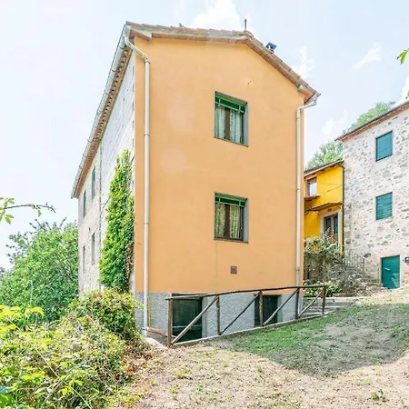 Stunning In Longoio With Kitchen Hébergement de vacances Monti di Villa