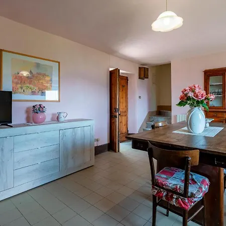 Hébergement de vacances Stunning In Longoio With Kitchen *